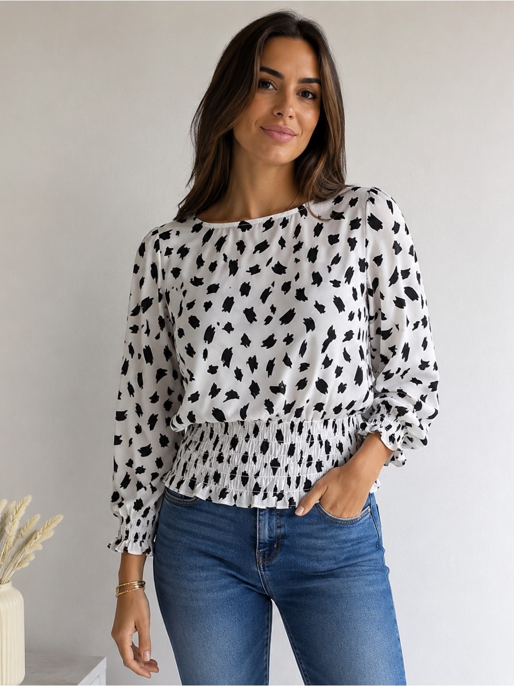 Vince Camuto Women’s Large Black White Abstract Print Smocked Waist Blouse NWT